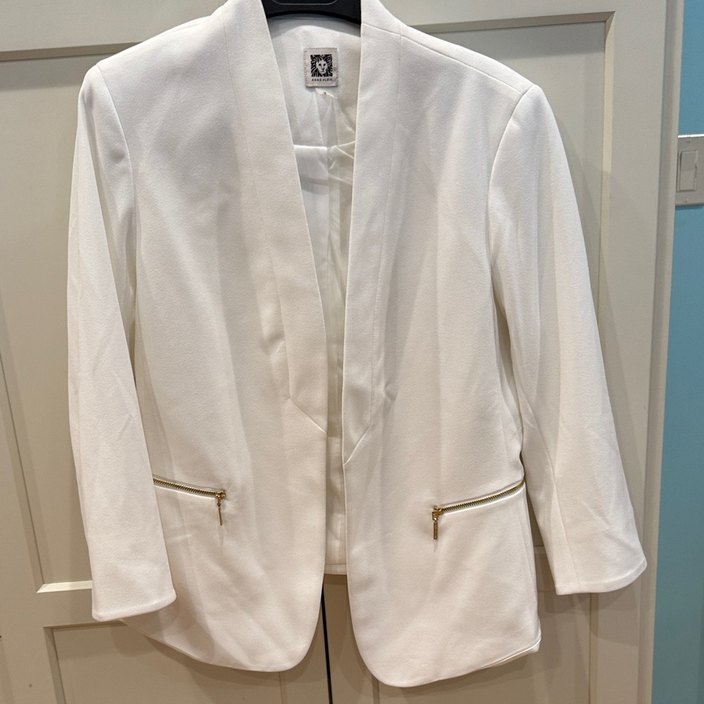 Anne Klein Elegant White Blazer with Gold Zippers